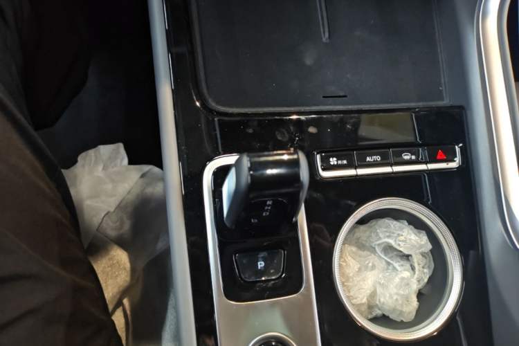 Used Geely Auto Emgrand X7 Sport 2026 Model 1.5TD Aspirational Gear Lever