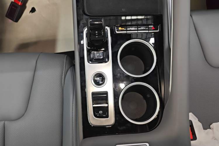 Used Geely Auto Emgrand X7 Sport 2026 Model 1.5TD Aspirational Gear Lever