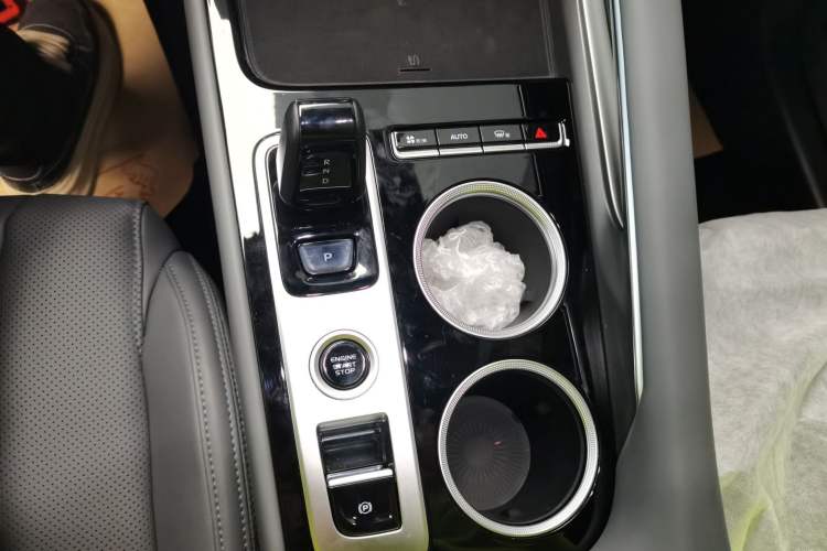 Used Geely Auto Emgrand X7 Sport 2026 Model 1.5TD Aspirational Gear Lever