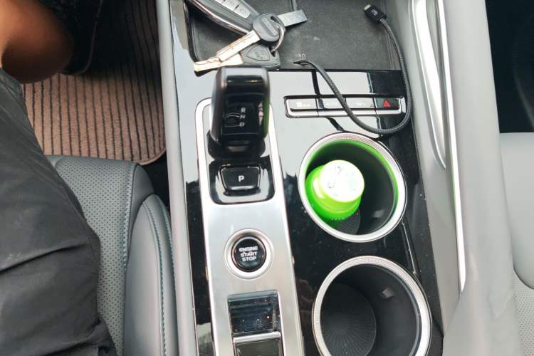 Used Geely Auto Emgrand X7 Sport 2026 Model 1.5TD Joyful Gear Lever