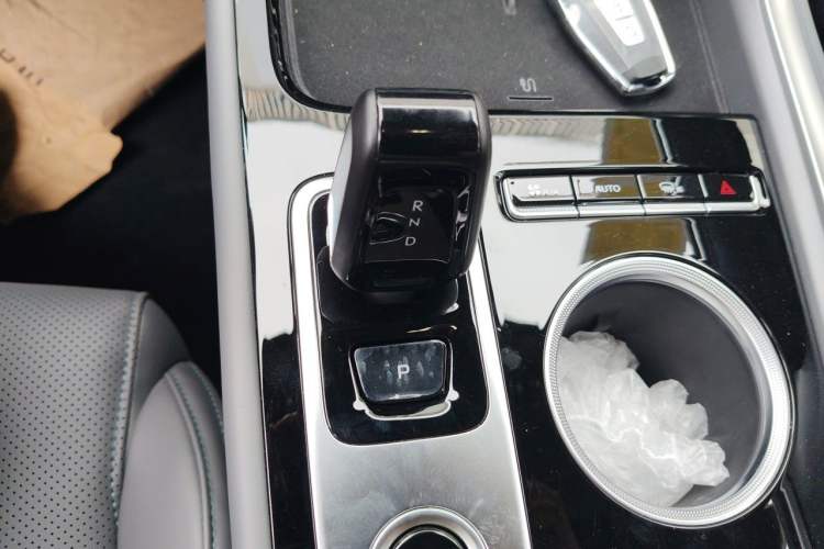 Used Geely Auto Emgrand X7 Sport 2026 Model 1.5TD Aspirational Gear Lever
