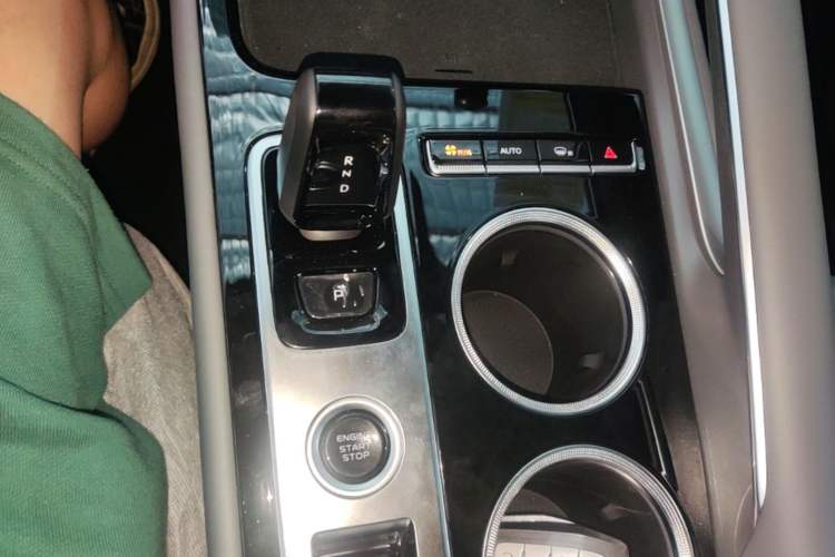 Used Geely Auto Emgrand X7 Sport 2026 Model 1.5TD Aspirational Gear Lever