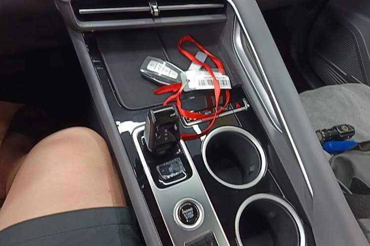 Used Geely Auto Emgrand X7 Sport 2026 Model 1.5TD Joyful Gear Lever