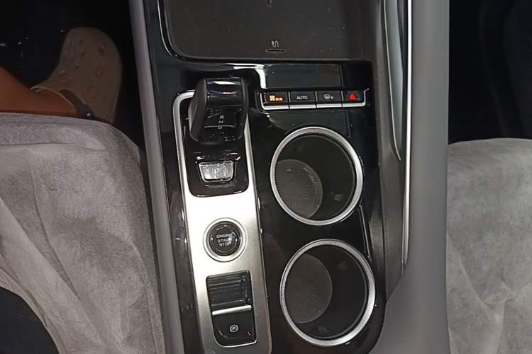 Used Geely Auto Emgrand X7 Sport 2026 Model 1.5TD Aspirational Gear Lever