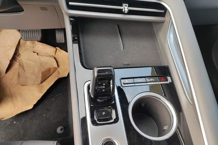 Used Geely Auto Emgrand X7 Sport 2026 Model 1.5TD Aspirational Gear Lever
