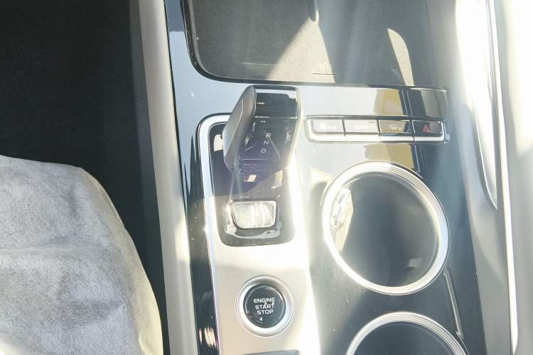 Used Geely Auto Emgrand X7 Sport 2026 Model 1.5TD Aspirational Gear Lever