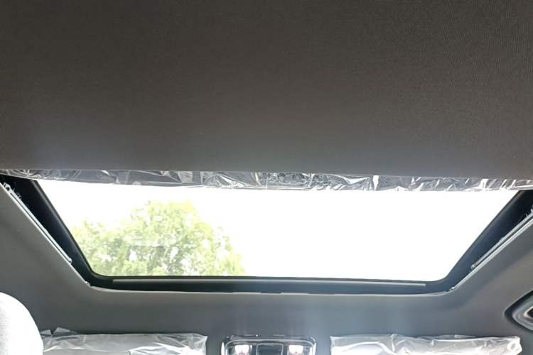 Used Geely Auto Emgrand X7 Sport 2026 Model 1.5TD Joyful Headliner