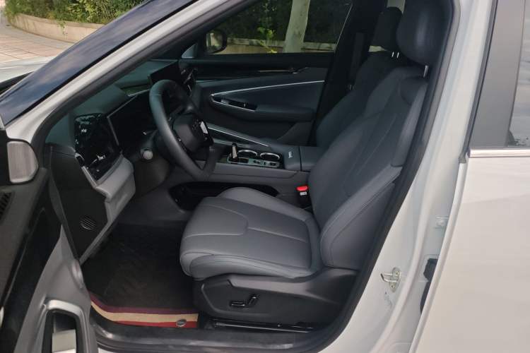 Used Geely Auto Emgrand X7 Sport 2026 Model 1.5TD Aspirational Interior 1