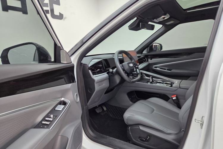Used Geely Auto Emgrand X7 Sport 2026 Model 1.5TD Aspirational Interior 4