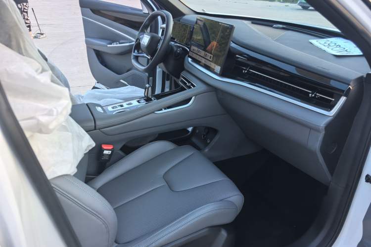 Used Geely Auto Emgrand X7 Sport 2026 Model 1.5TD Aspirational Interior 9