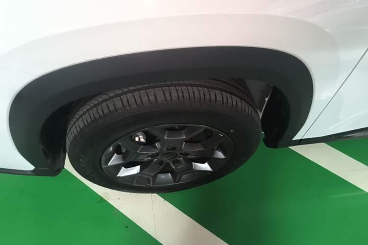 Used Geely Auto Emgrand X7 Sport 2026 Model 1.5TD Joyful Left Front Wheel Hub