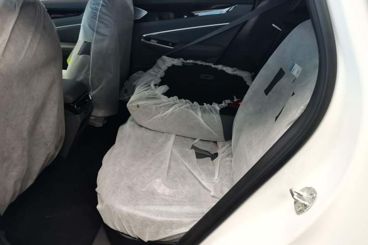 Used Geely Auto Emgrand X7 Sport 2026 Model 1.5TD Aspirational Left Rear Seat