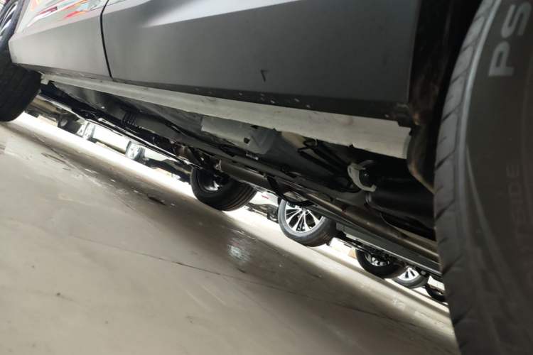 Used Geely Auto Emgrand X7 Sport 2026 Model 1.5TD Aspirational Left Side Sill