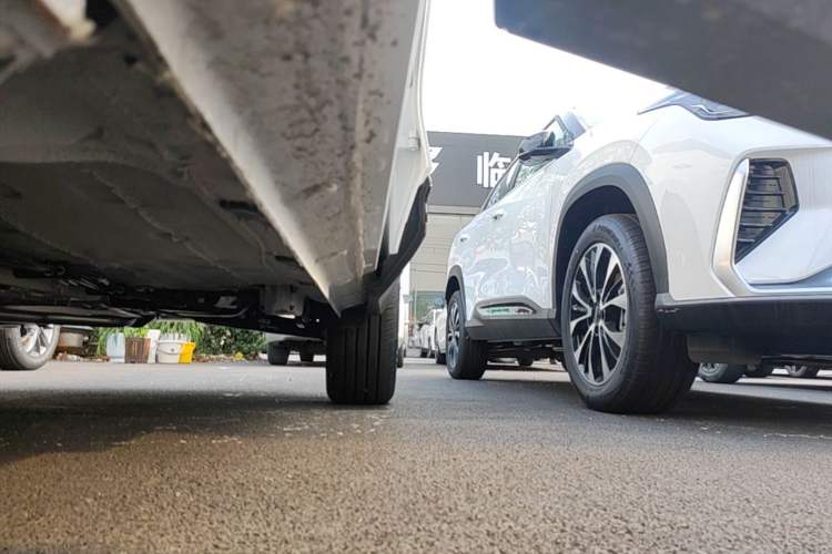 Used Geely Auto Emgrand X7 Sport 2026 Model 1.5TD Aspirational Left Side Sill