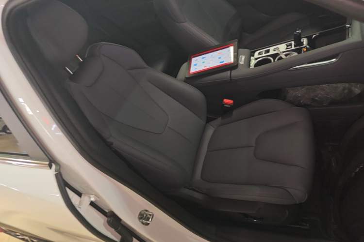 Used Geely Auto Emgrand X7 Sport 2026 Model 1.5TD Wonderful Right Front Seat