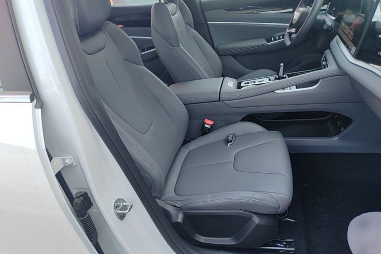 Used Geely Auto Emgrand X7 Sport 2026 Model 1.5TD Aspirational Right Front Seat