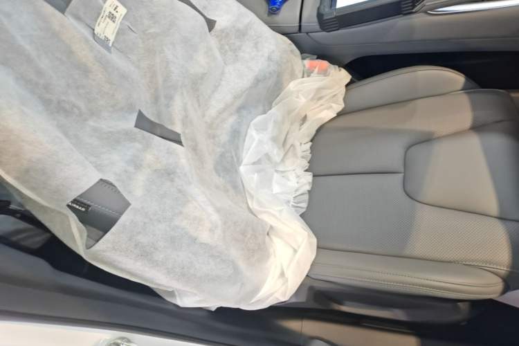 Used Geely Auto Emgrand X7 Sport 2026 Model 1.5TD Aspirational Right Front Seat