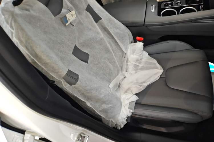 Used Geely Auto Emgrand X7 Sport 2026 Model 1.5TD Aspirational Right Front Seat