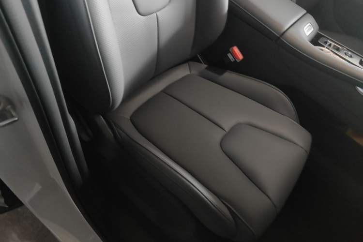 Used Geely Auto Emgrand X7 Sport 2026 Model 1.5TD Joyful Right Front Seat