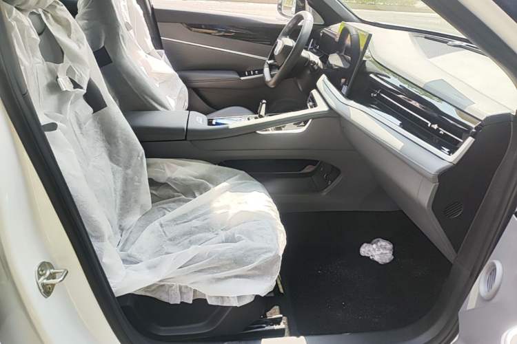 Used Geely Auto Emgrand X7 Sport 2026 Model 1.5TD Aspirational Right Front Seat
