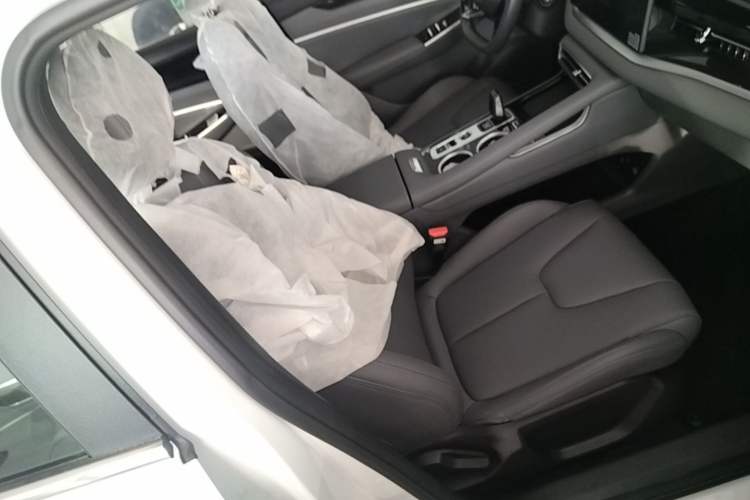 Used Geely Auto Emgrand X7 Sport 2026 Model 1.5TD Aspirational Right Front Seat