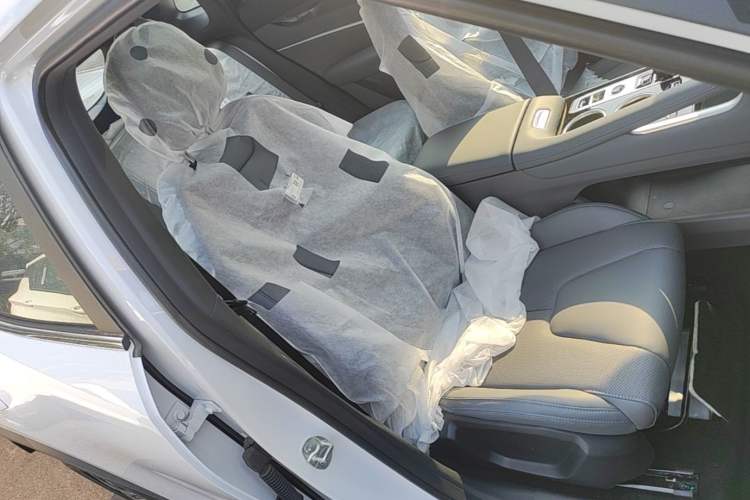 Used Geely Auto Emgrand X7 Sport 2026 Model 1.5TD Aspirational Right Front Seat