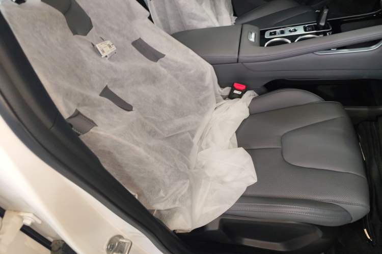 Used Geely Auto Emgrand X7 Sport 2026 Model 1.5TD Aspirational Right Front Seat