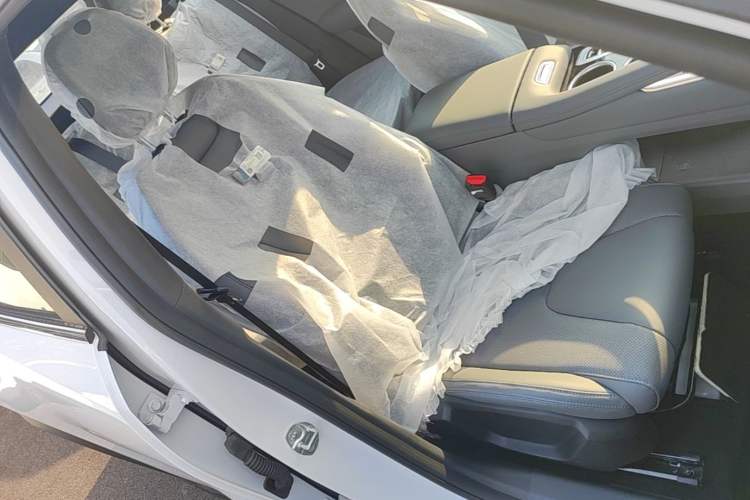 Used Geely Auto Emgrand X7 Sport 2026 Model 1.5TD Aspirational Right Front Seat