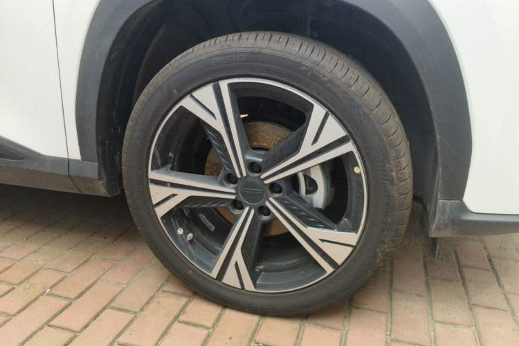 Used Geely Auto Emgrand X7 Sport 2026 Model 1.5TD Beloved Right Front Wheel Hub