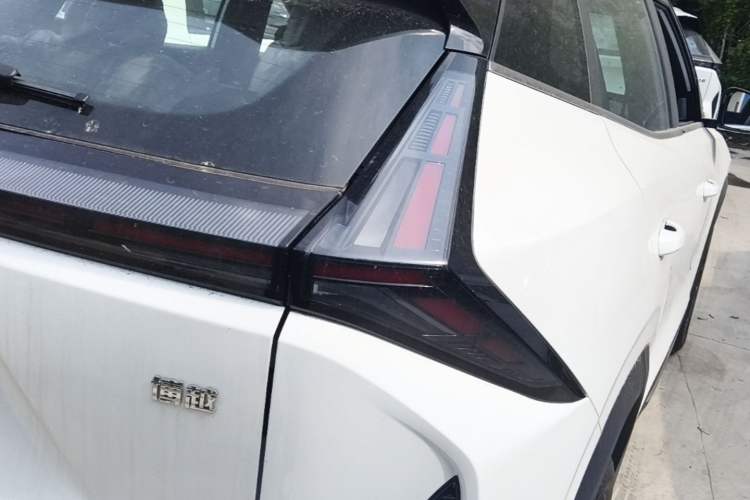 Used Geely Auto Emgrand X7 Sport 2026 Model 1.5TD Aspirational Right Rear Taillight