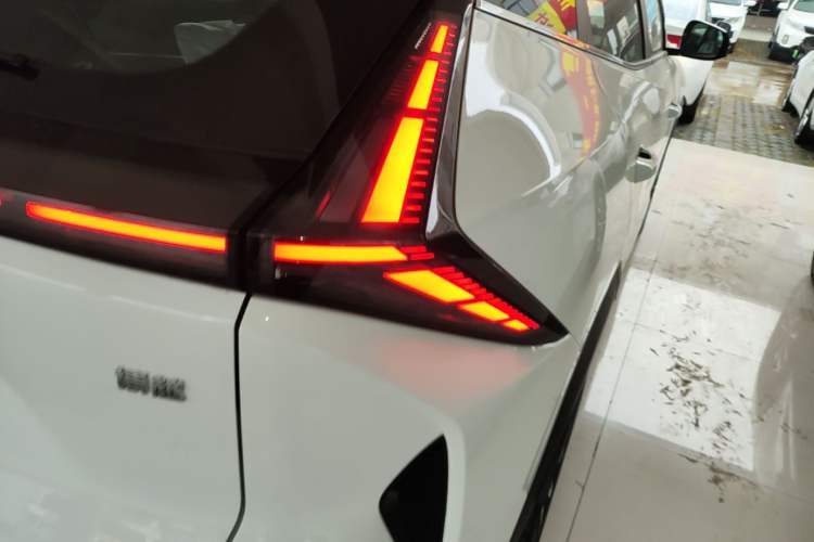 Used Geely Auto Emgrand X7 Sport 2026 Model 1.5TD Aspirational Right Rear Taillight