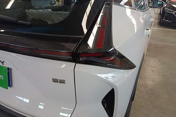 Used Geely Auto Emgrand X7 Sport 2026 Model 1.5TD Aspirational Right Rear Taillight