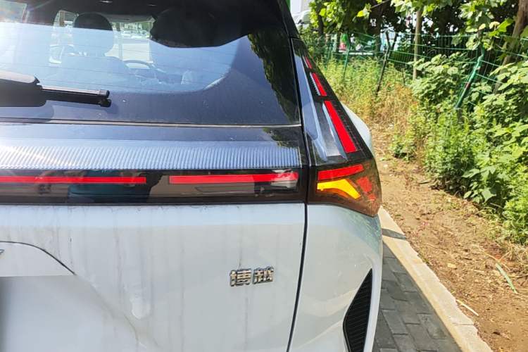 Used Geely Auto Emgrand X7 Sport 2026 Model 1.5TD Aspirational Right Rear Taillight