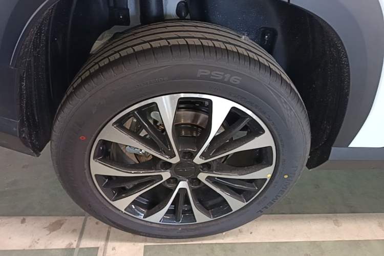 Used Geely Auto Emgrand X7 Sport 2026 Model 1.5TD Aspirational Right Rear Wheel Hub