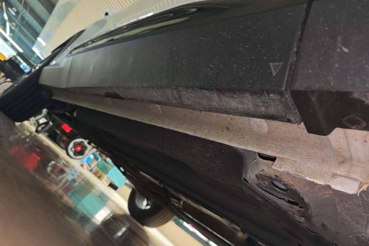 Used Geely Auto Emgrand X7 Sport 2026 Model 1.5TD Wonderful Right Side Sill