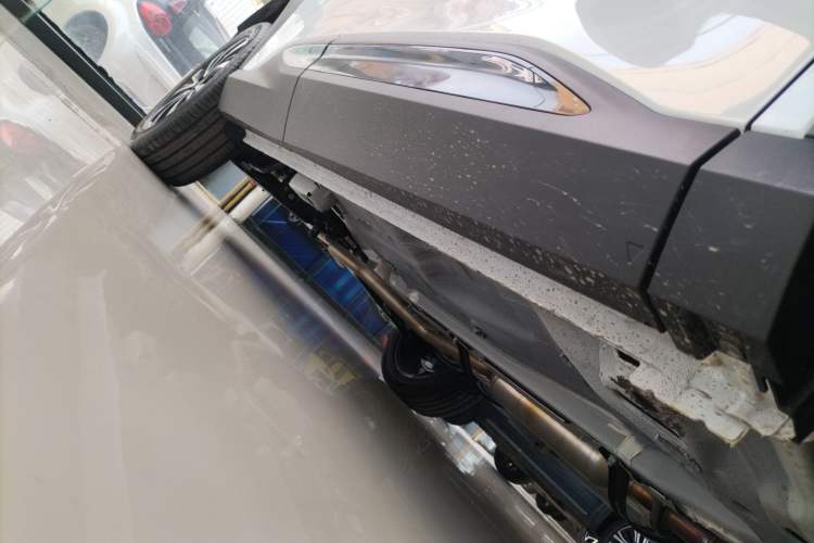 Used Geely Auto Emgrand X7 Sport 2026 Model 1.5TD Aspirational Right Side Sill
