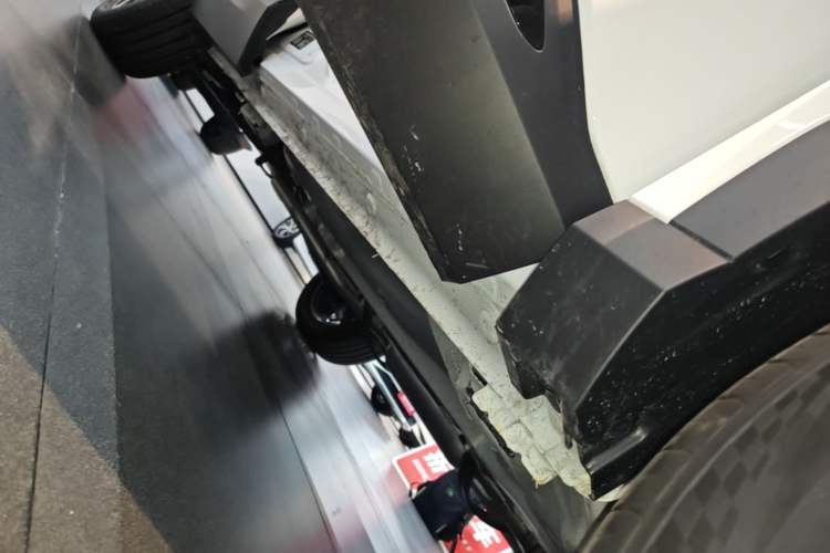 Used Geely Auto Emgrand X7 Sport 2026 Model 1.5TD Aspirational Right Side Sill