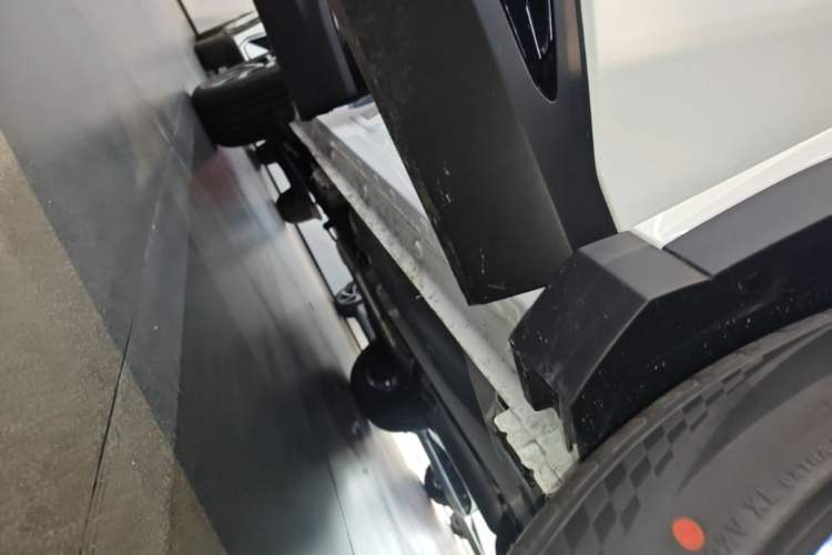 Used Geely Auto Emgrand X7 Sport 2026 Model 1.5TD Aspirational Right Side Sill