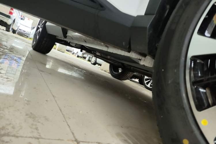 Used Geely Auto Emgrand X7 Sport 2026 Model 1.5TD Aspirational Right Side Sill