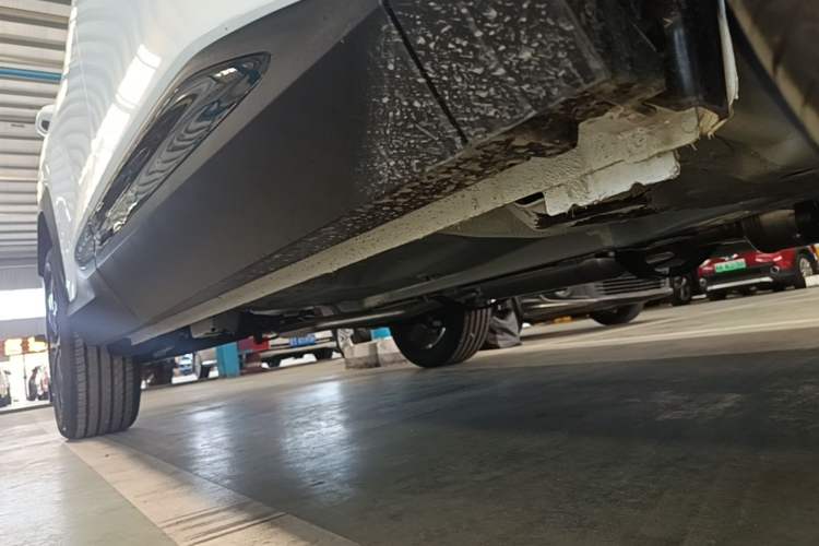 Used Geely Auto Emgrand X7 Sport 2026 Model 1.5TD Aspirational Right Side Sill