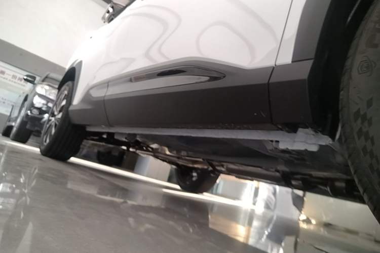Used Geely Auto Emgrand X7 Sport 2026 Model 1.5TD Aspirational Right Side Sill