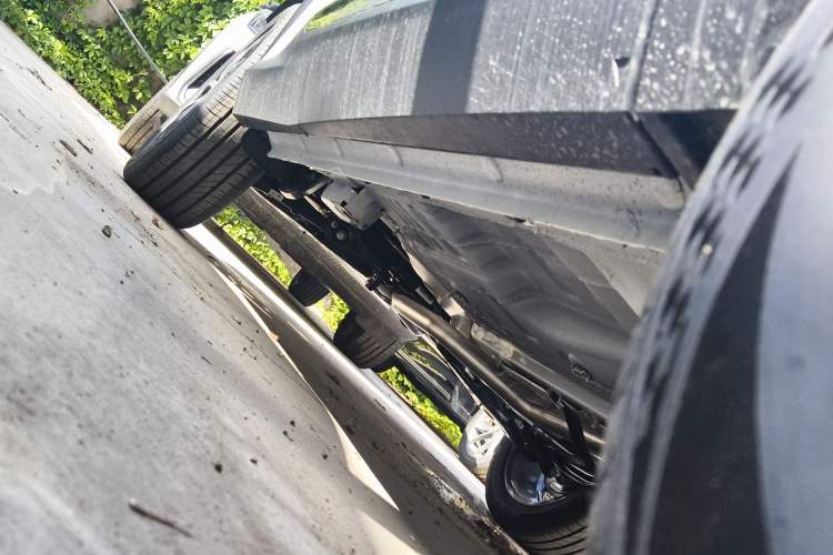 Used Geely Auto Emgrand X7 Sport 2026 Model 1.5TD Aspirational Right Side Sill