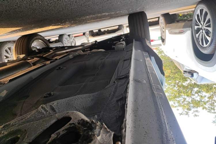 Used Geely Auto Emgrand X7 Sport 2026 Model 1.5TD Aspirational Right Side Sill