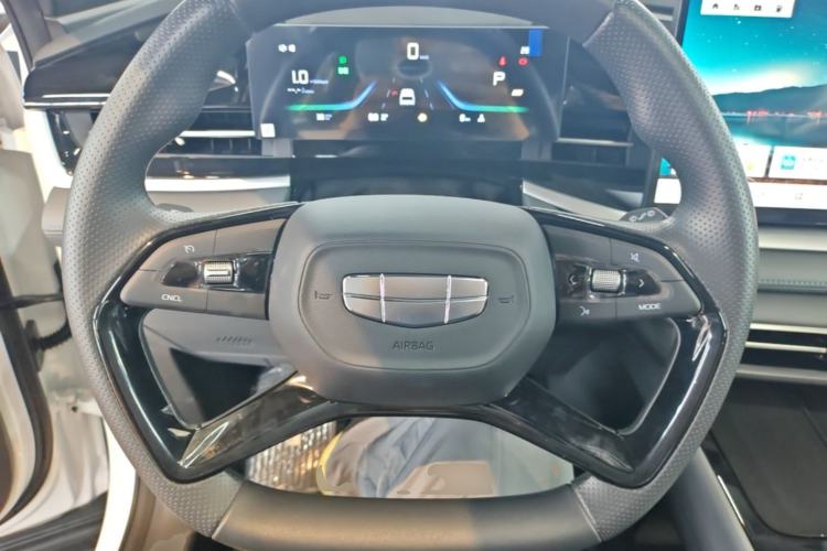 Used Geely Auto Emgrand X7 Sport 2026 Model 1.5TD Aspirational Steering Wheel
