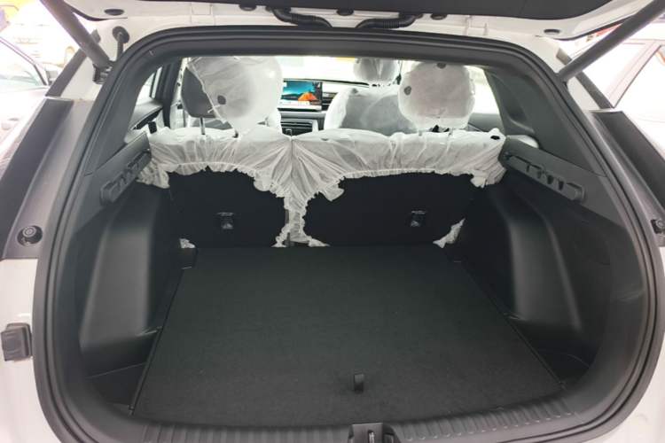 Used Geely Auto Emgrand X7 Sport 2026 Model 1.5TD Aspirational Trunk