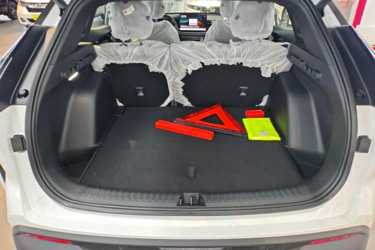Used Geely Auto Emgrand X7 Sport 2026 Model 1.5TD Aspirational Trunk