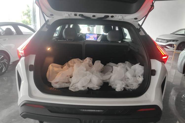 Used Geely Auto Emgrand X7 Sport 2026 Model 1.5TD Joyful Trunk