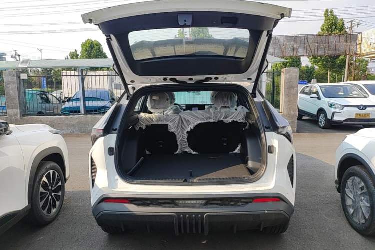 Used Geely Auto Emgrand X7 Sport 2026 Model 1.5TD Aspirational Trunk