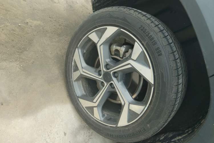 Used Geely Auto FX11 2023 1.5TD DCT Prestige Edition Right Rear Wheel Hub