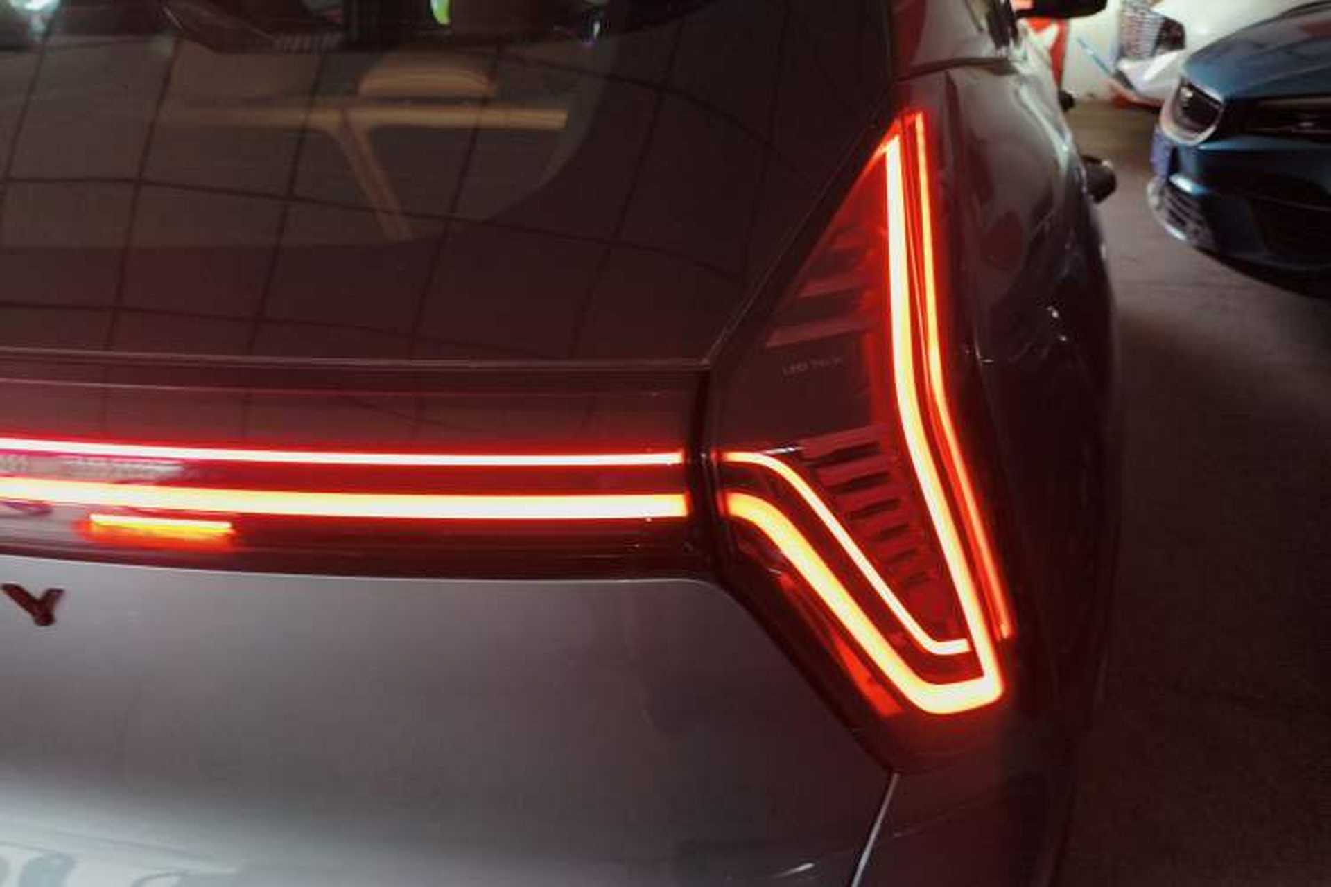Used Geely Auto FX11 2025 4th Generation 1.5TD DCT Jinxiu Right Rear Taillight